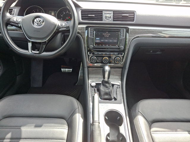 2017 Volkswagen Passat 1.8T SEL Premium