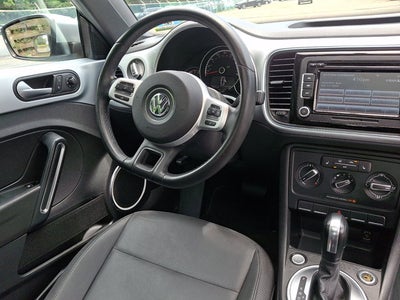 2014 Volkswagen Beetle 2.5L w/Sun