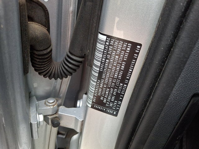 2014 Volkswagen Beetle 2.5L w/Sun