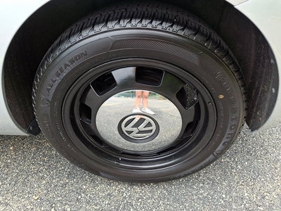 2014 Volkswagen Beetle 2.5L w/Sun