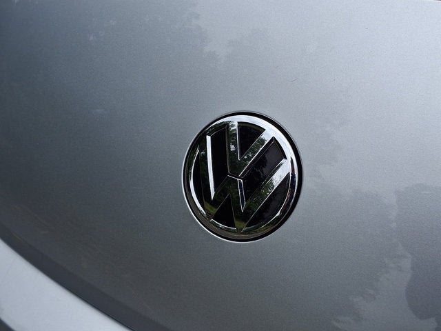2014 Volkswagen Beetle 2.5L w/Sun